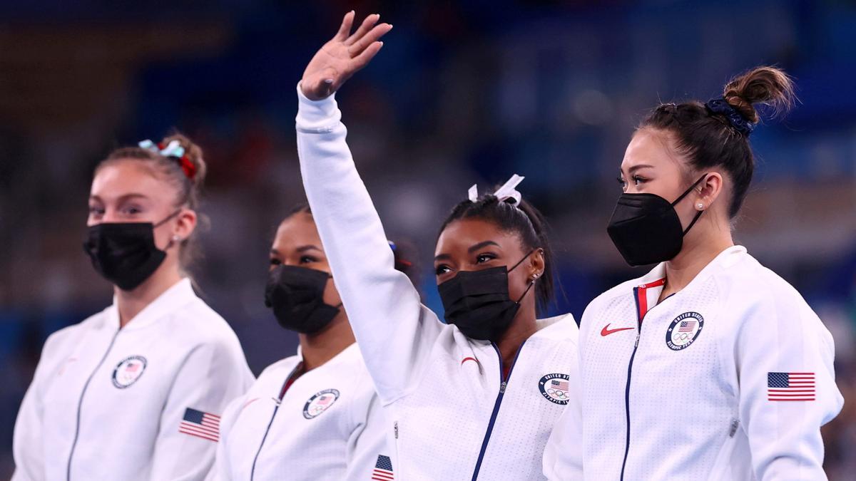 FILE PHOTO: Gymnastics - Artistic - Women’s Team - Medal Ceremony