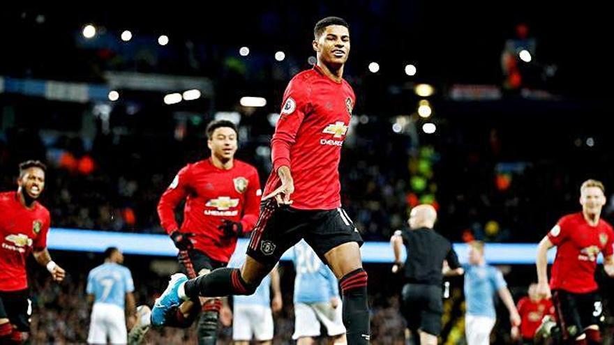 Rashford celebra el primer gol del partido de ayer contra el City.