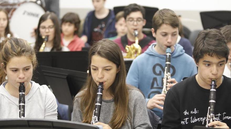 Alumnes del Conservatori de Música de Girona, en un assaig.