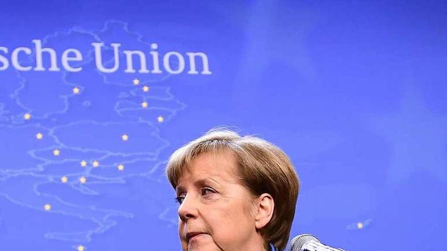 Merkel, ayer, en Bruselas tras la reunión informal de líderes de la UE.