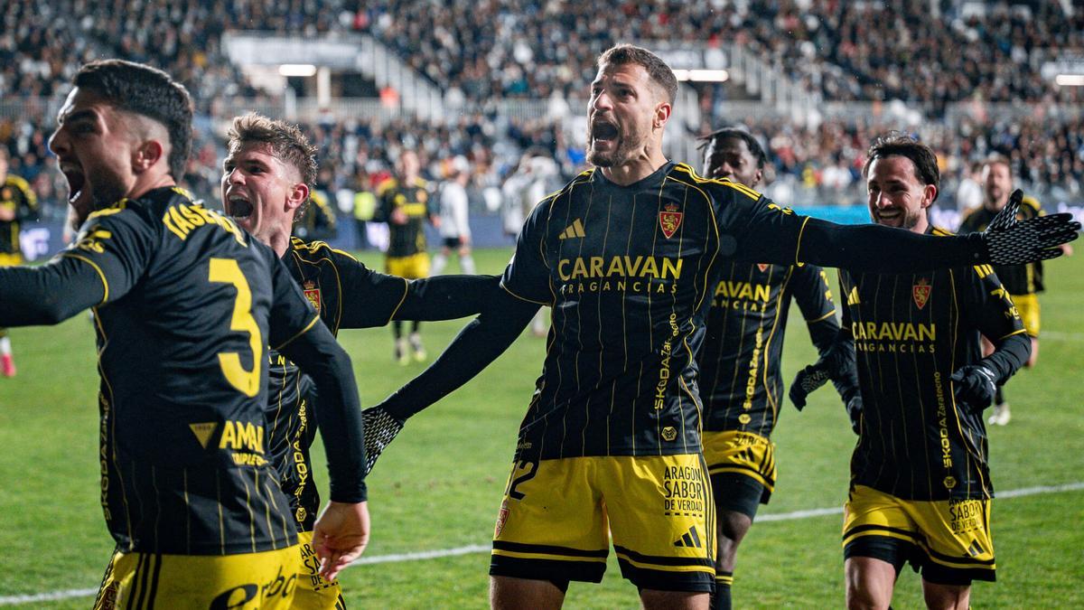 VÍDEO | El Real Zaragoza rescata un punto en el descuento de Burgos