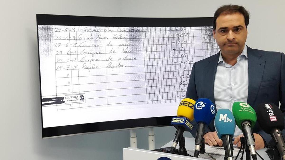 Amat mostró los registros de la supuesta contabilidad B del ‘caso Chatarra’ en el Ayuntamiento de Vinaròs.
