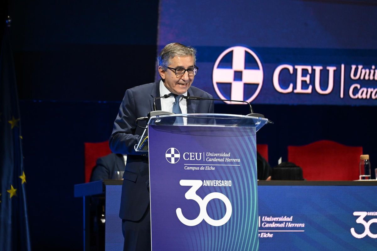 El conseller Rovira en el acto conmemorativo del 30 aniversario de la Universidad Cardenal Herrera-CEU San Pablo de Elche