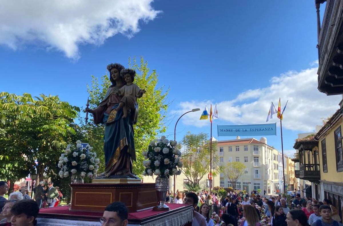 Procesión de traslado de la imagen de María Auxiliadora, en la mañana de este miércoles 19 de abril de 2023