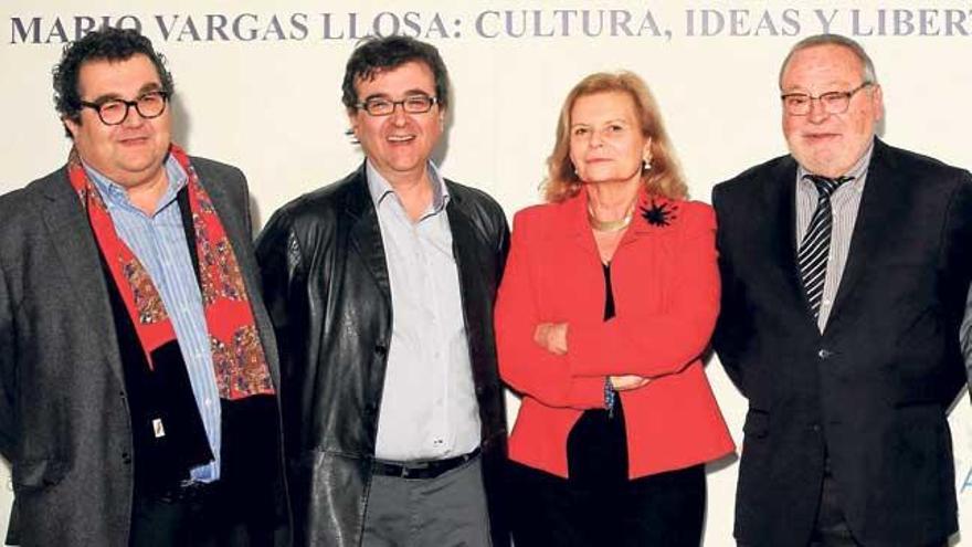 Rodríguez Rivero, Cercas, Riera y Savater, antes de la conferencia en La Casa de América.