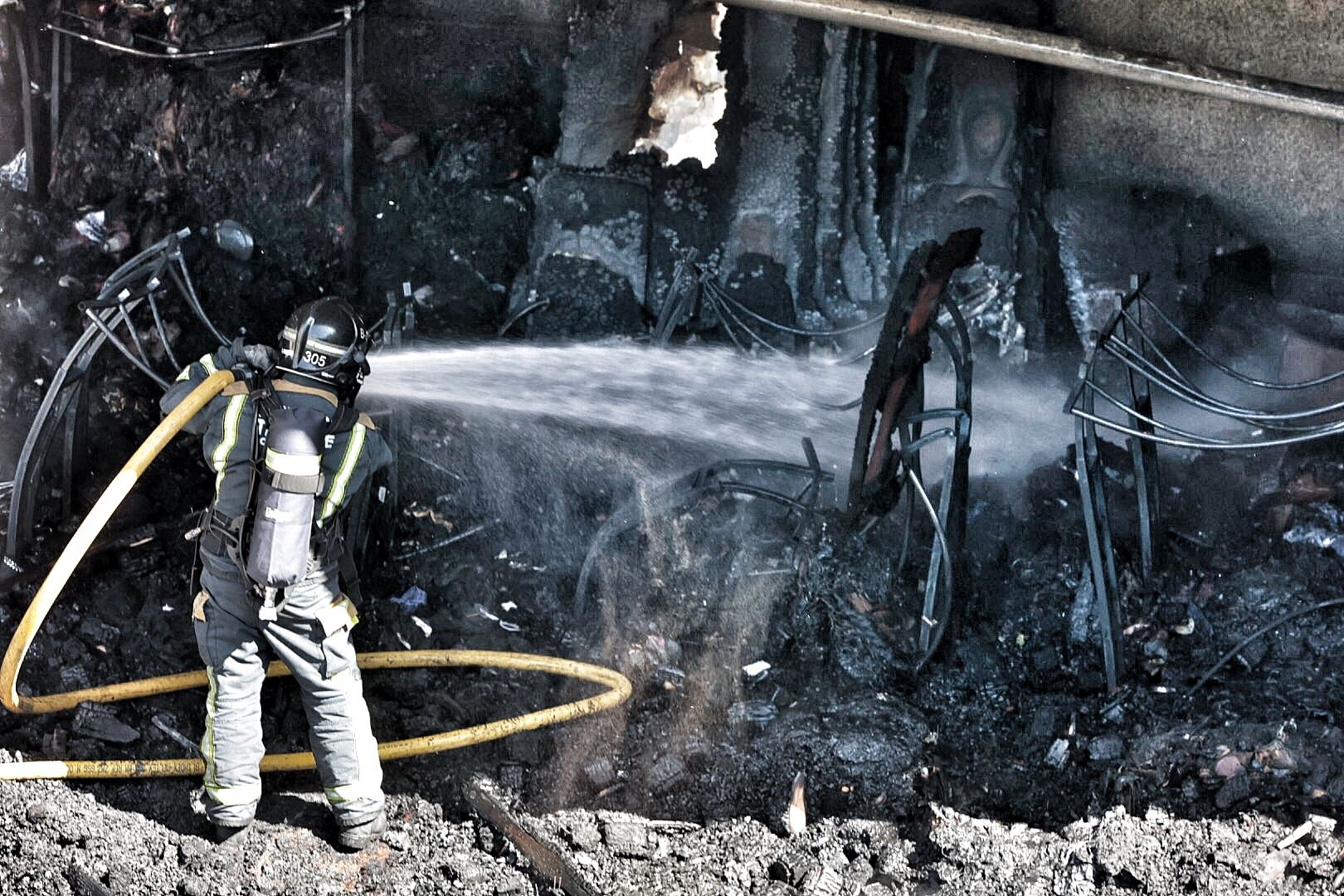 Incendio en una nave de Añaza