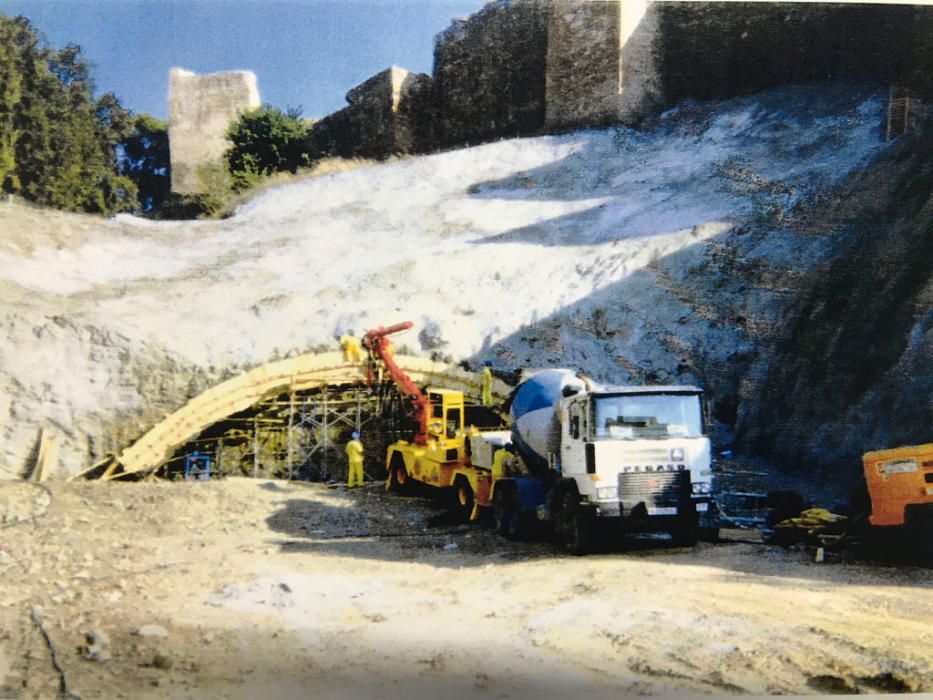 Las obras se iniciaron en el lado de la plaza de la Merced y duraron año y medio, hasta marzo de 1999.