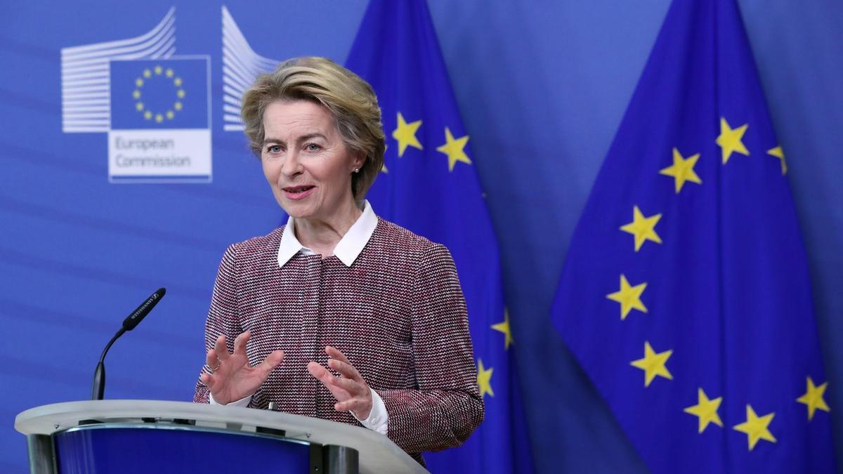 La presidenta de la Comisión Europea, Ursula von der Leyen, presenta la estrategia digital de la UE, este miércoles en Bruselas.