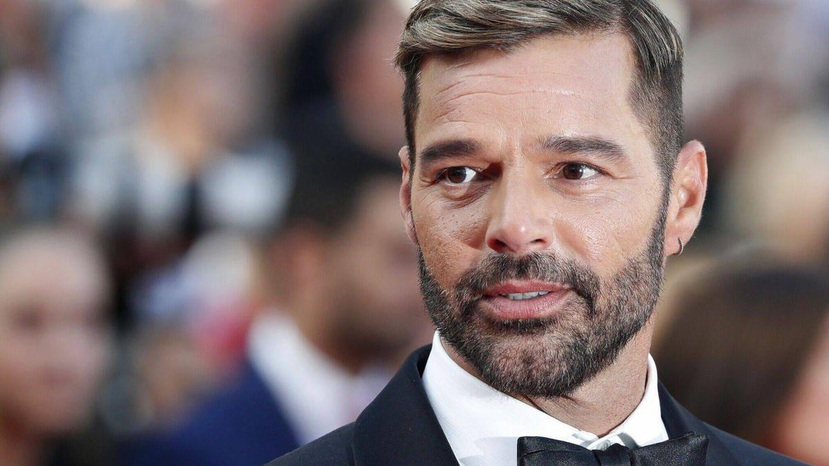 Ricky Martin, pillado 'in fraganti' por su hijo en las redes sociales.