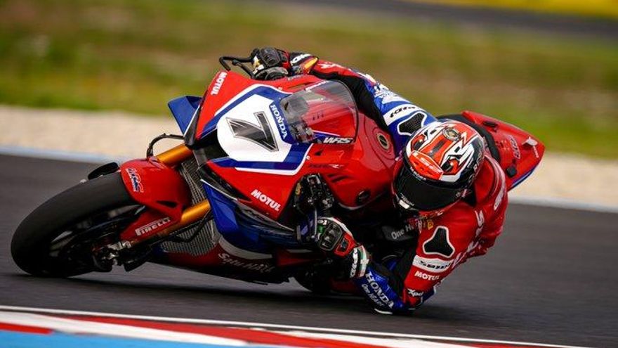 Lecuona se fractura la muñeca en el GP de Hungría de Superbikes