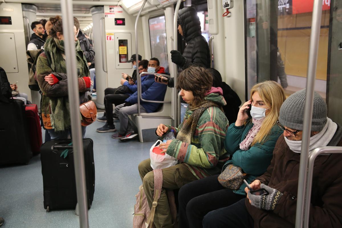 Último día de la mascarilla obligatoria en el transporte público