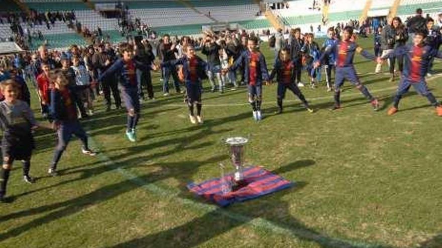 El Barcelona celebró el título en el centro del campo.