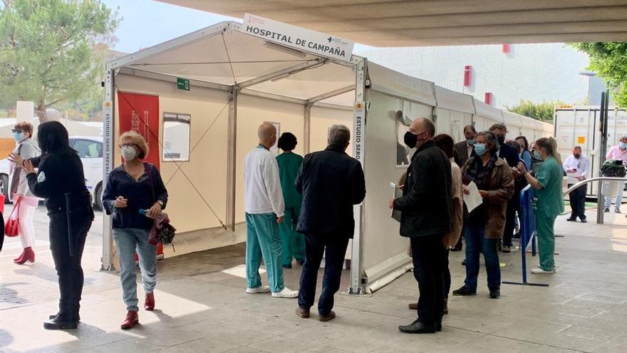 Colas para vacunarse contra el covid en el Hospital General de Alicante