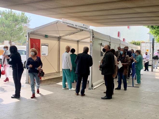Colas para vacunarse contra el covid en el Hospital General de Alicante