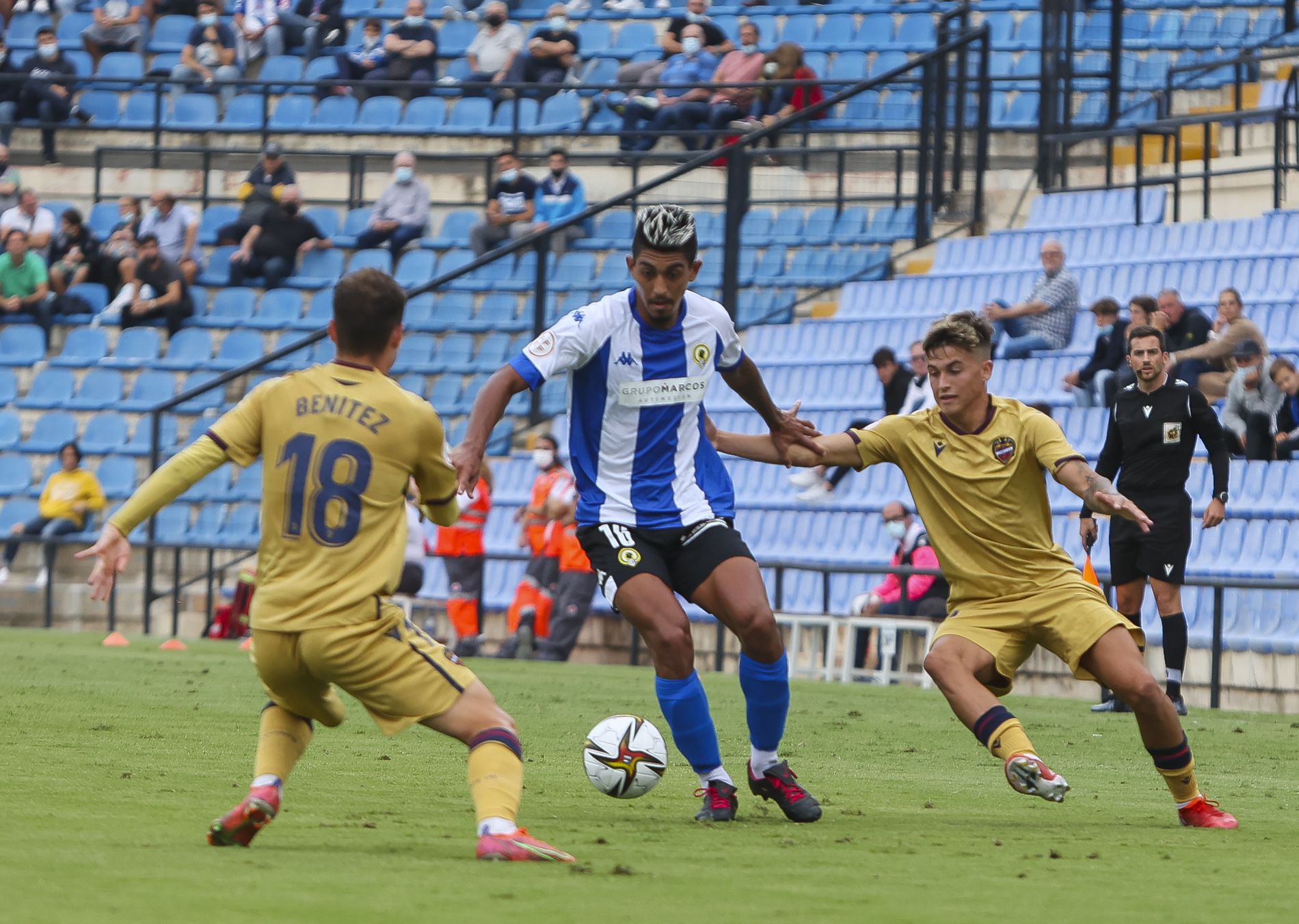 El Rico Pérez se harta del equipo: así se vivió en el estadio el Hércules - Atlético Levante