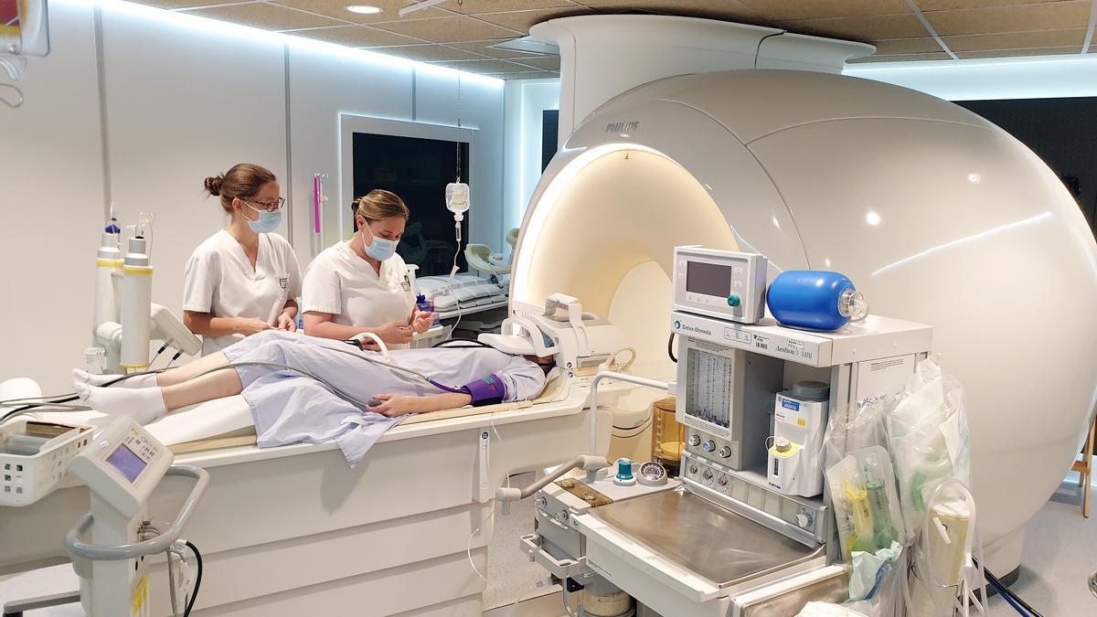 Resonancia magnética a una paciente con claustrofobia
