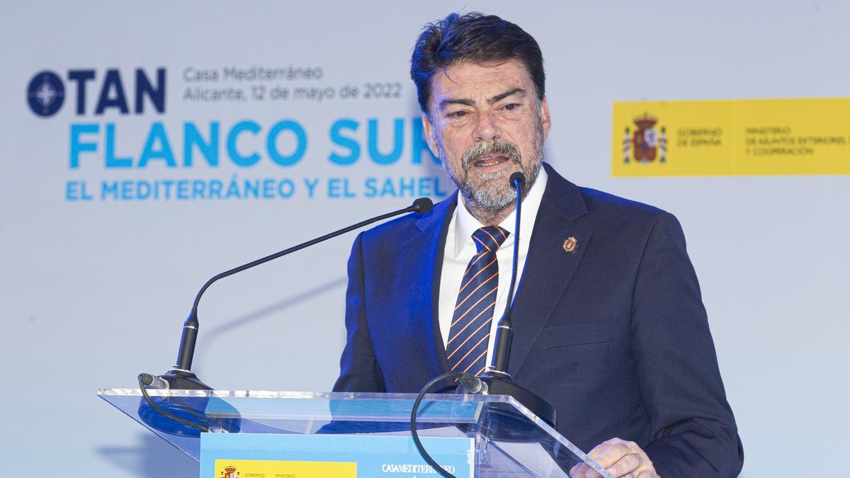 El alcalde de Alicante, el popular Luis Barcala, en una intervención