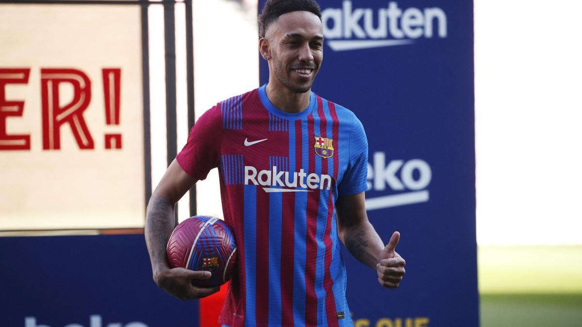 Aubameyang ya viste con la camiseta del Barça