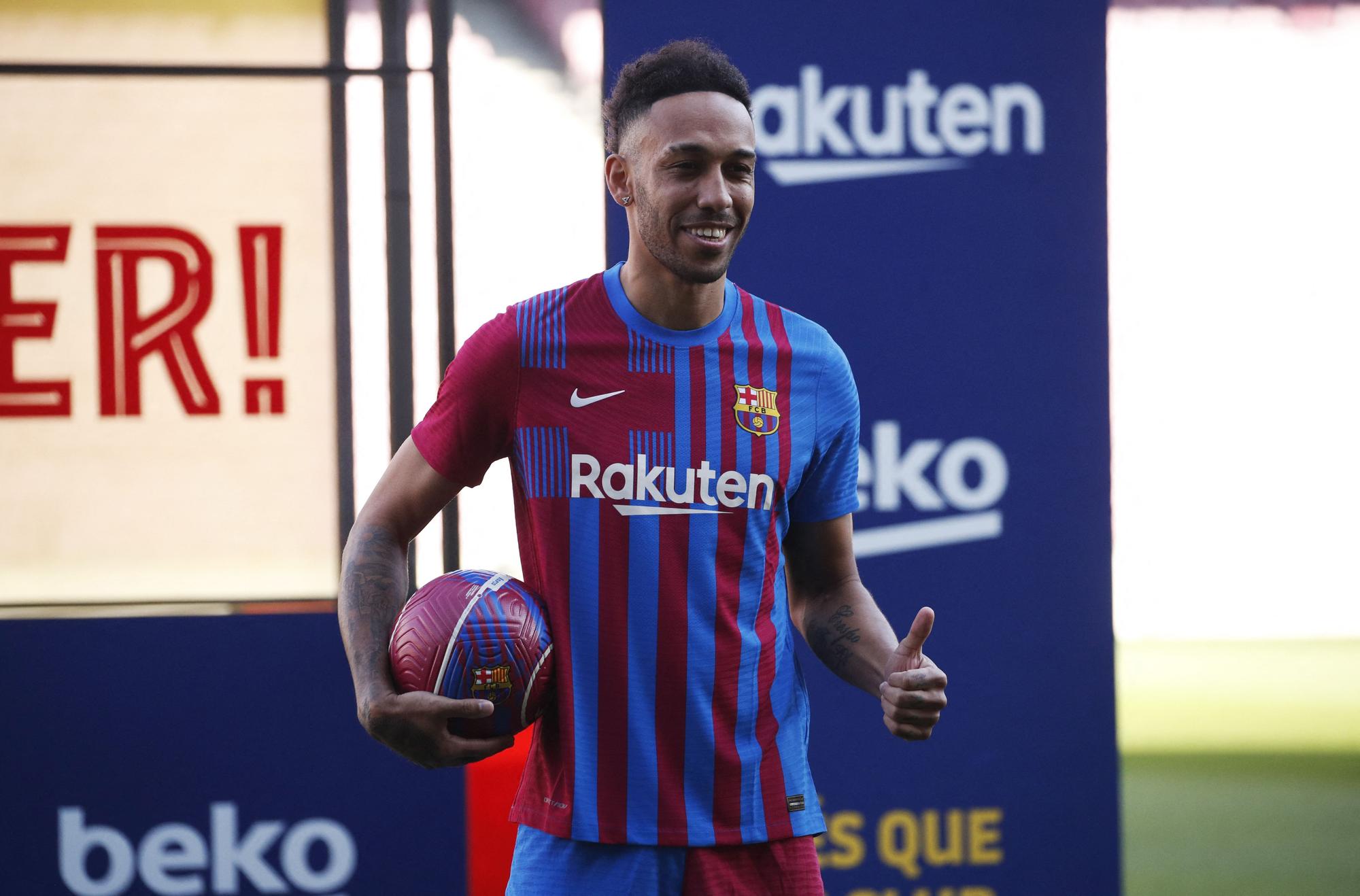 Aubameyang ya viste con la camiseta del Barça