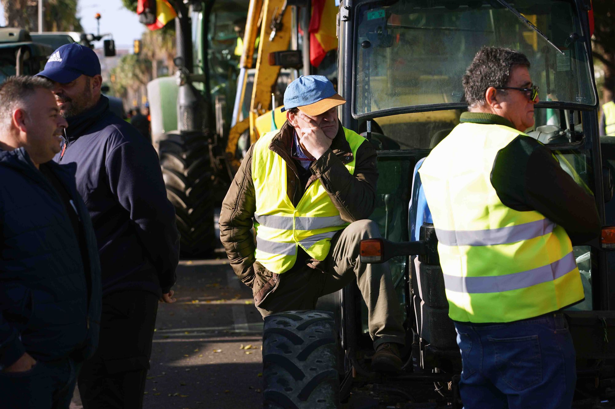 Los agricultores malagueños cortan las carreteras en protesta por la crisis del sector