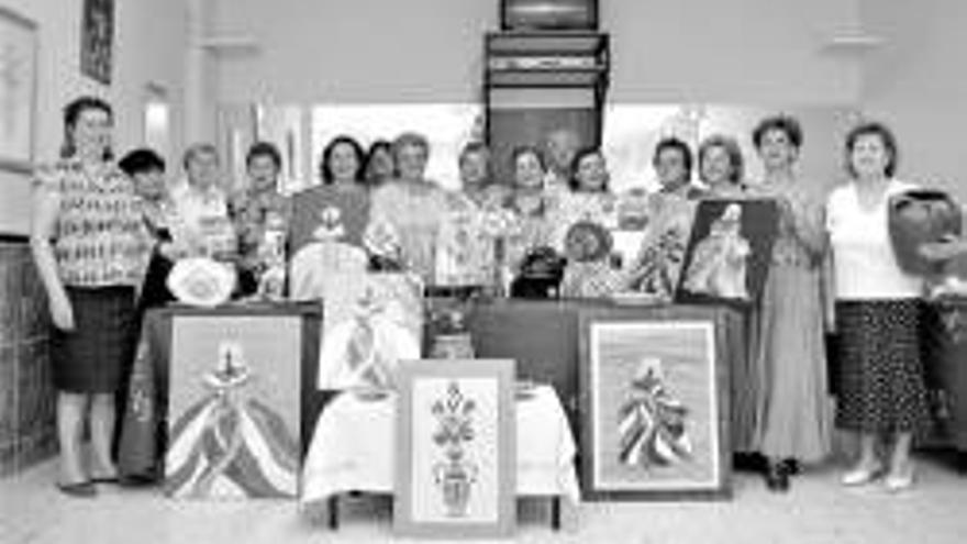 Mujeres de san francisco ponen fin al taller de manualidades