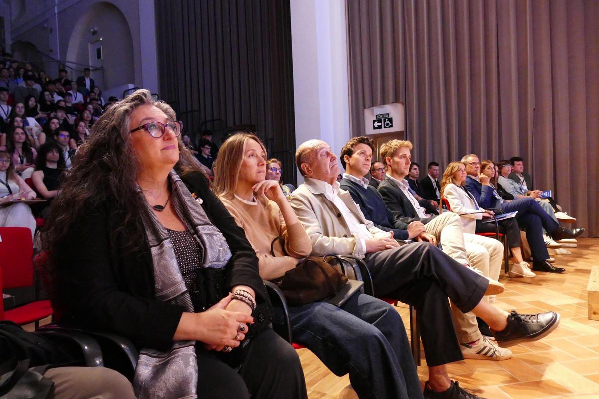 EN IMATGES | La primera edició de la jornada 'De Figueres al món' atrau més d'un centenar de joves