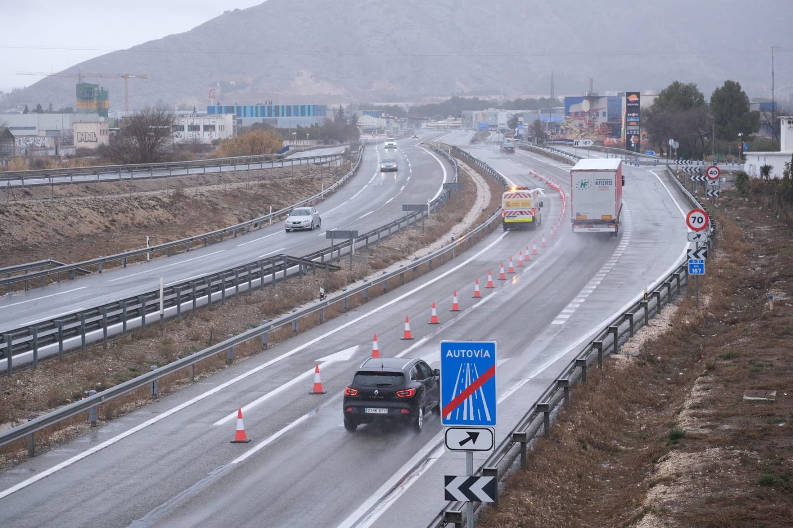 La nieve mantiene a 300 camiones bloqueados en Villena