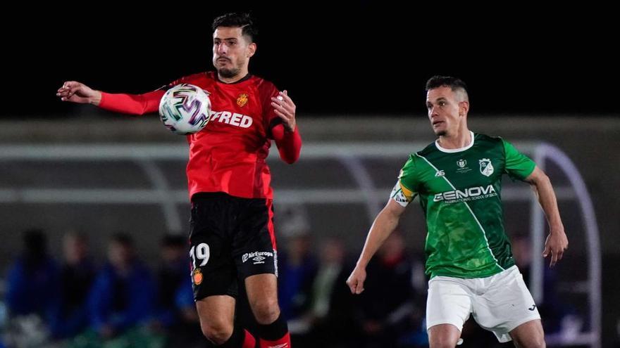 ChavarrÃ­a controla el balÃ³n en el duelo de Copa del Rey del pasado miÃ©rcoles.