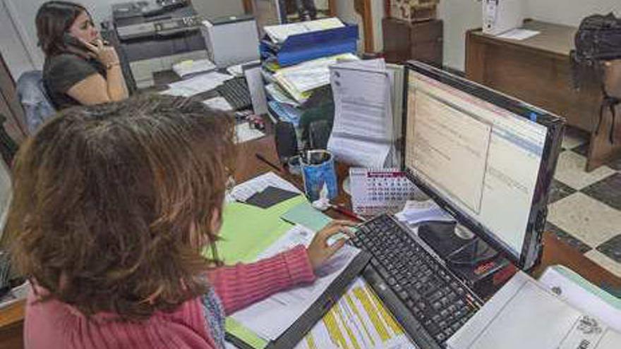 El Ayuntamiento incumple la ley de riesgos laborales en todas sus oficinas