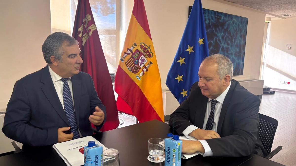 Reunión entre el consejero Juan María Vázquez y el ministro Jordi Hereu.