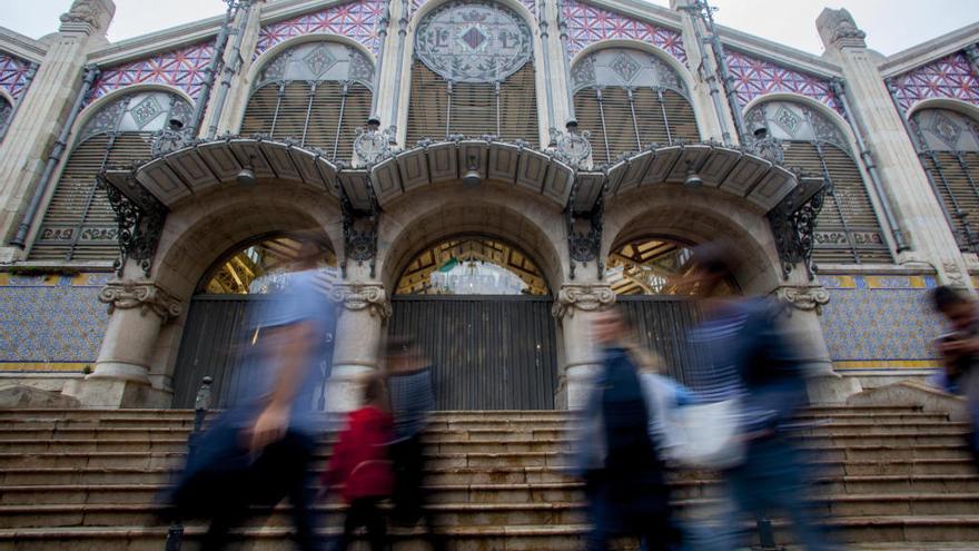 El Mercat Central estudia que la segunda hora de parking sea gratuita