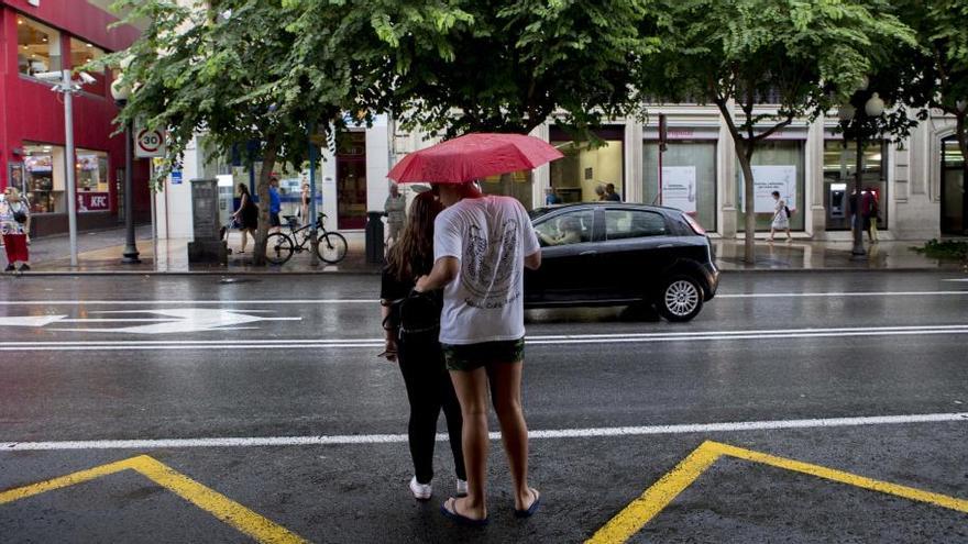 Meteorología centra hoy el riesgo de tormentas en el Baix Vinalopó y la Vega Baja