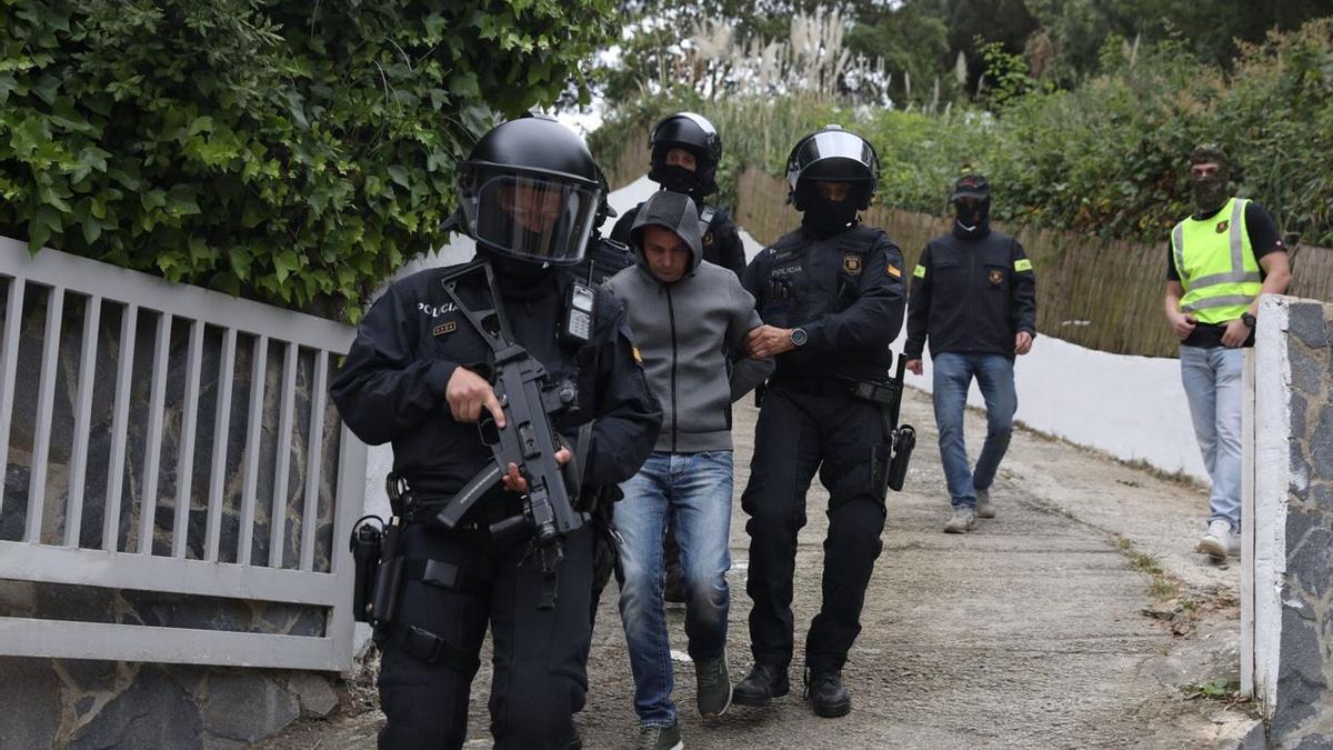 Vídeo: Operació policial contra una banda de tràfic i cultiu de droga a Girona