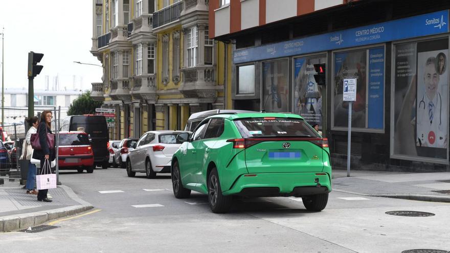 Un Bolt circula por A Coruña. |  Carlos Pardellas