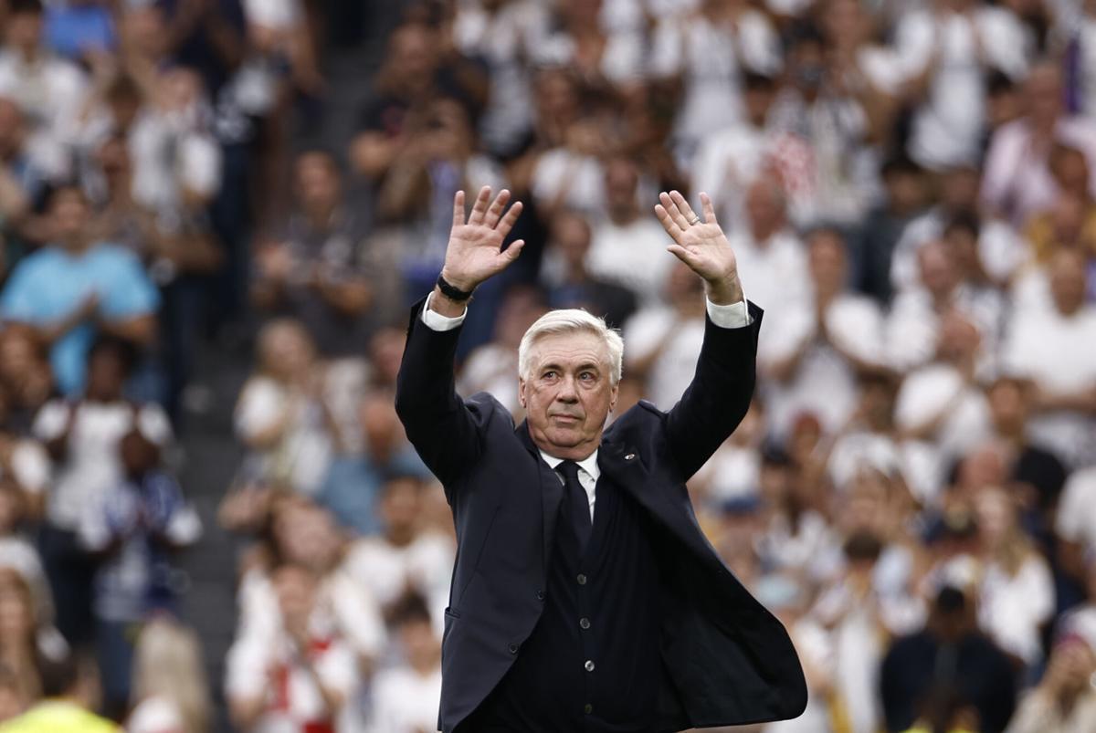 Carlo Ancelotti receives an ovation after his last game with Real Madrid.