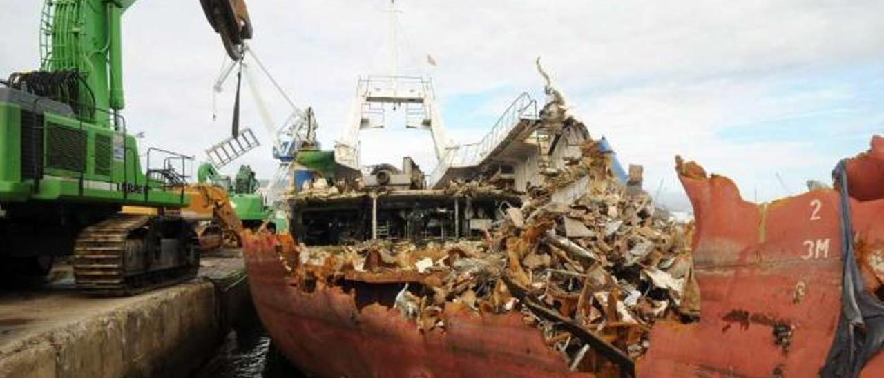 El aluvión de barcos pesqueros a destruir colapsa los desguaces del Cantábrico