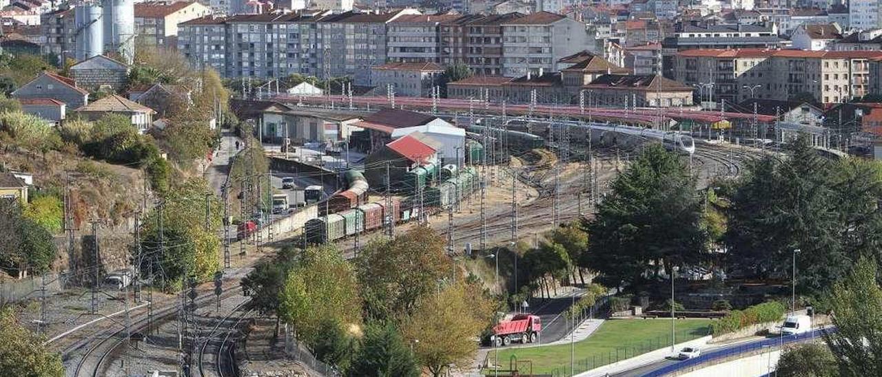 Entradas a la estación Empalme en Ourense. // Iñaki Osorio