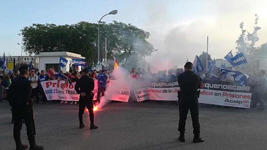 Protesta de funcionarios de Prisiones a la entrada del centro penitenciario de Picassent.