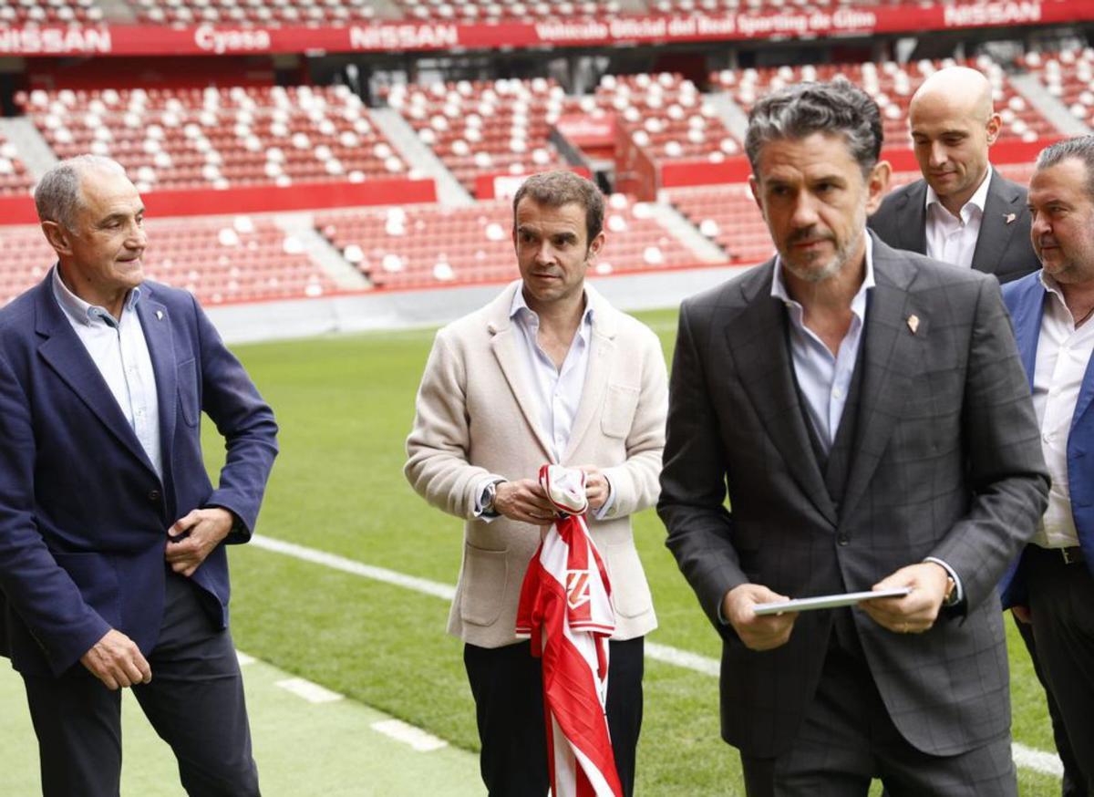 Joaquín, Riestra, Irarragorri, Guerra y Villalva, en El Molinón. | Á. GONZÁLEZ