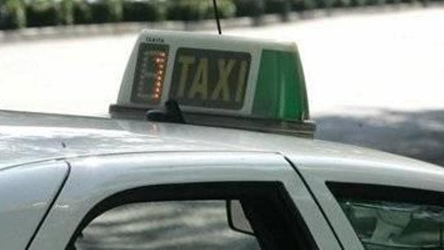 Sancionan a cinco vehículos por intrusismo en el sector del taxi