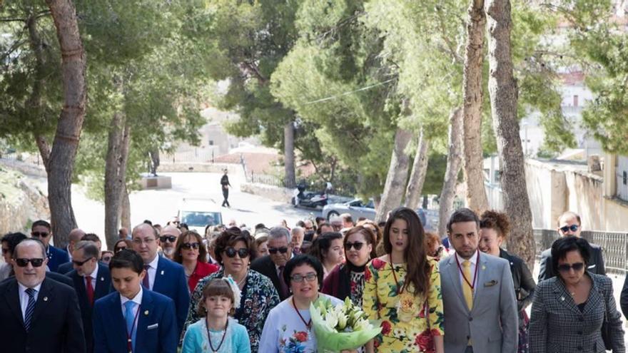 El Bando Moro realiza la ofrenda de flores a la Vera Cruz