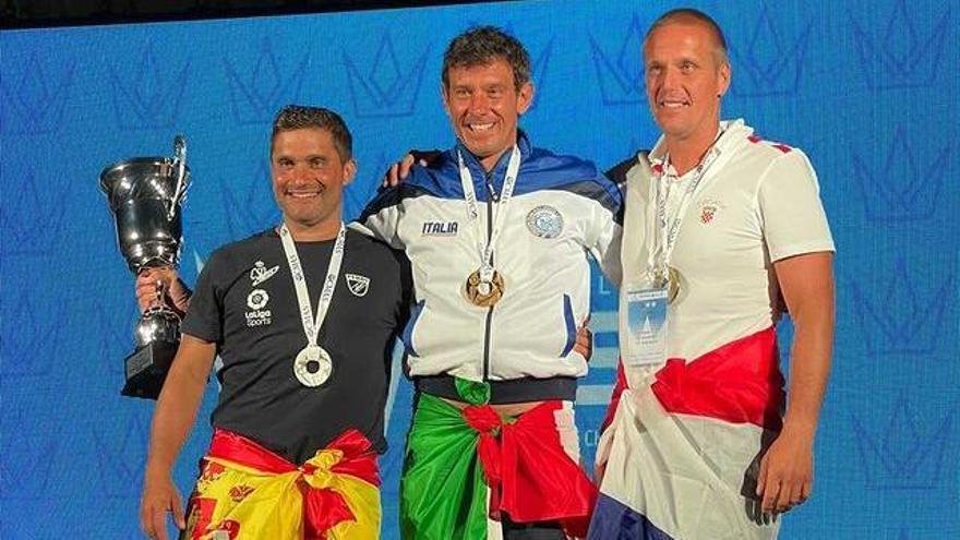 El submarinista de Ibiza Óscar Cervantes se alza como doble subcampeón mundial en Cerdeña