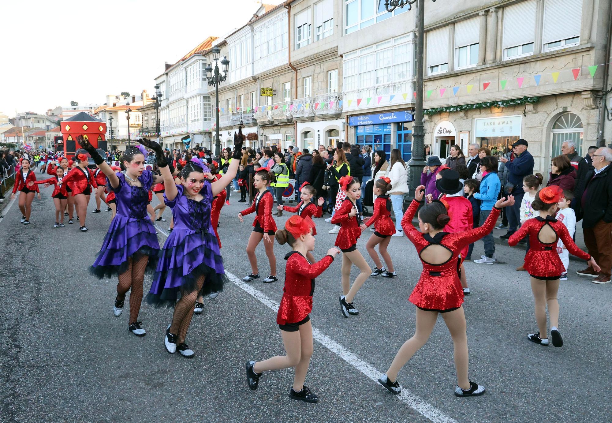 Baiona se va de carnaval: así ha sido su desfile adelantado
