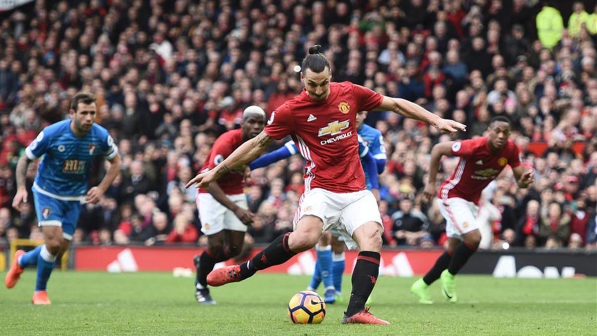 Ibrahimovic falló un penalti que pudo dar la victoria al ManU