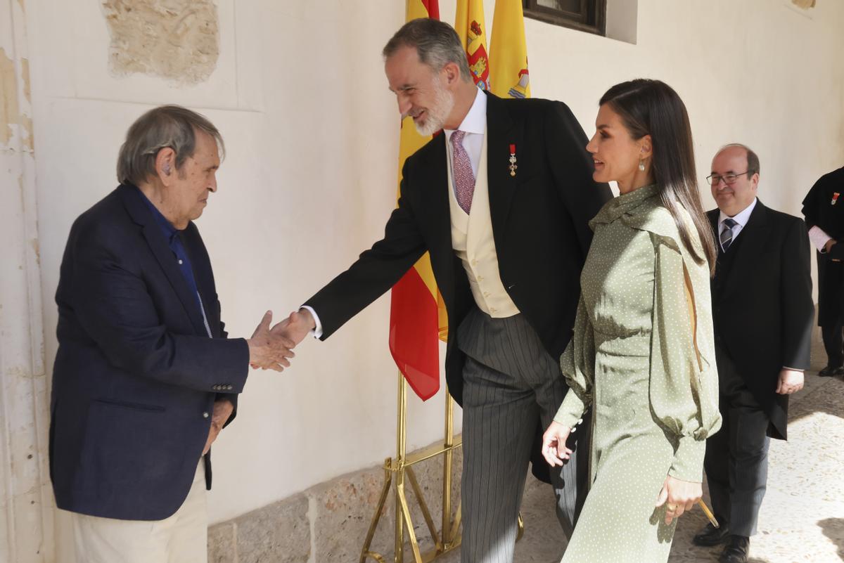 El rey entrega el Premio Cervantes al poeta venezolano Rafael Cadenas