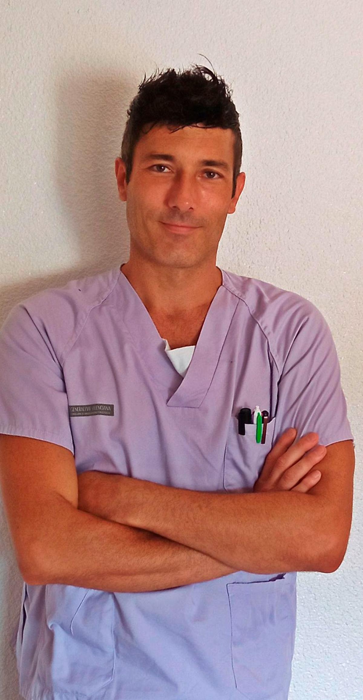 Adolfo Rodríguez, enfermero de la Unidad de Quemados del Hospital General Alicante