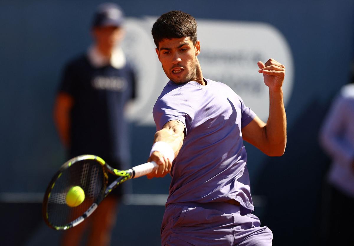Tenis - ATP 500 - Barcelona Open - Real Club de Tenis Barcelona, Barcelona, España - 20 de abril de 2025 El español Carlos Alcaraz en acción durante la final contra el danés Holger Rune REUTERS/Bruna Casas