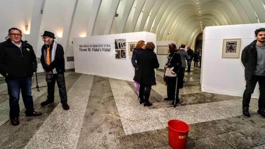 Inauguración entre goteras en la Llotja de Alcoy