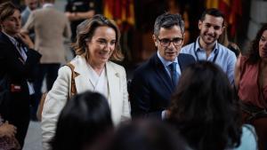 El ministro de la Presidencia, Félix Bolaños, y la secretaria general del PP, Cuca Gamarra.