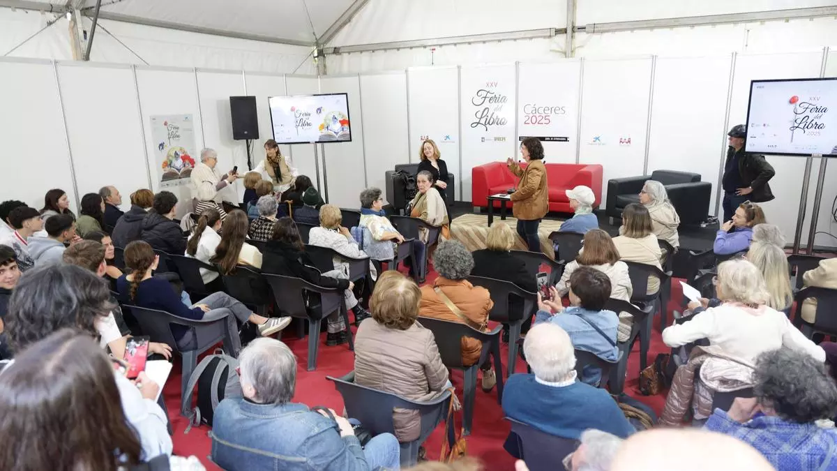La rebelión de 'Fuenteovejuna' tiende puentes entre jóvenes y mayores en Cáceres